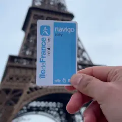Tarjeta Navigo Easy, tu pase de transporte para explorar París y la Torre Eiffel.