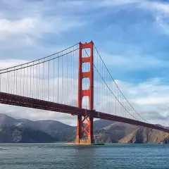 El icónico puente Golden Gate, una vista imperdible al planificar qué hacer en San Francisco.