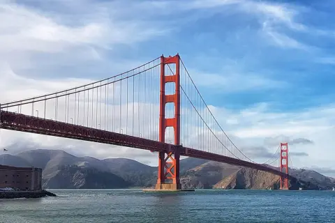 El icónico puente Golden Gate, una vista imperdible al planificar qué hacer en San Francisco.