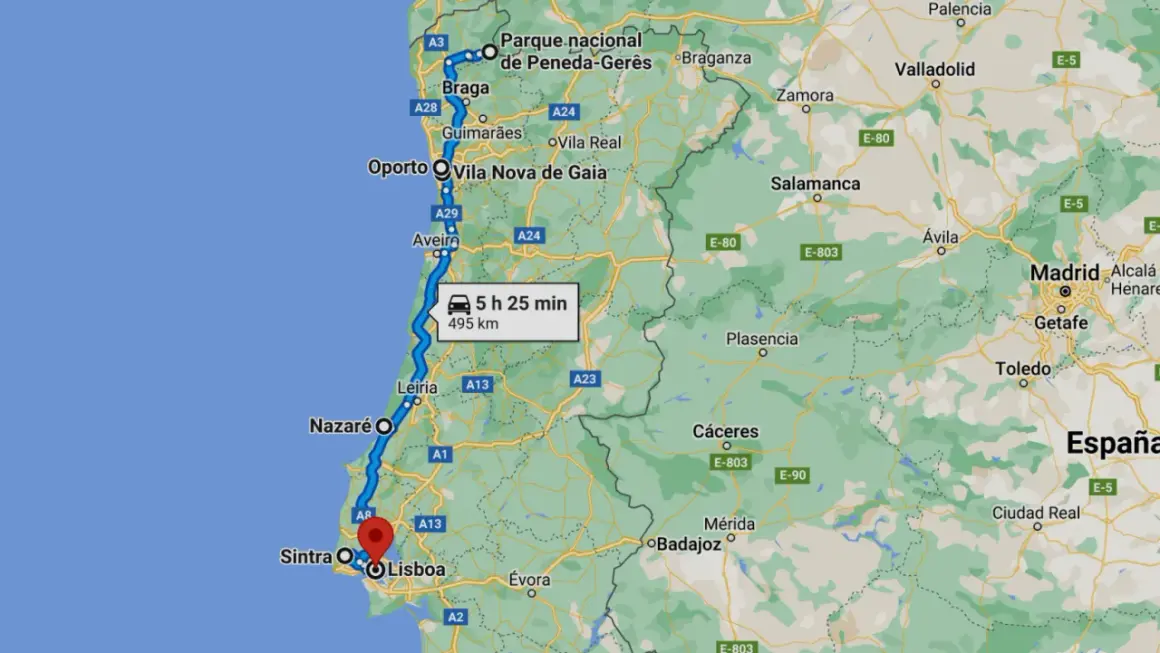 Mapa de una ruta por Portugal, desde el norte (cerca de Braga) hasta Lisboa, pasando por Oporto y Nazaré. El trayecto dura 5h 25min y recorre 495 km.