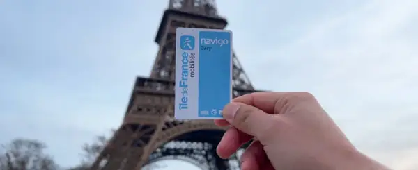 Tarjeta Navigo Easy, tu pase de transporte para explorar París y la Torre Eiffel.