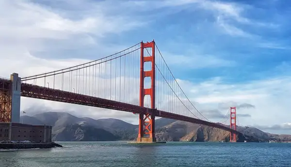 El icónico puente Golden Gate, una vista imperdible al planificar qué hacer en San Francisco.